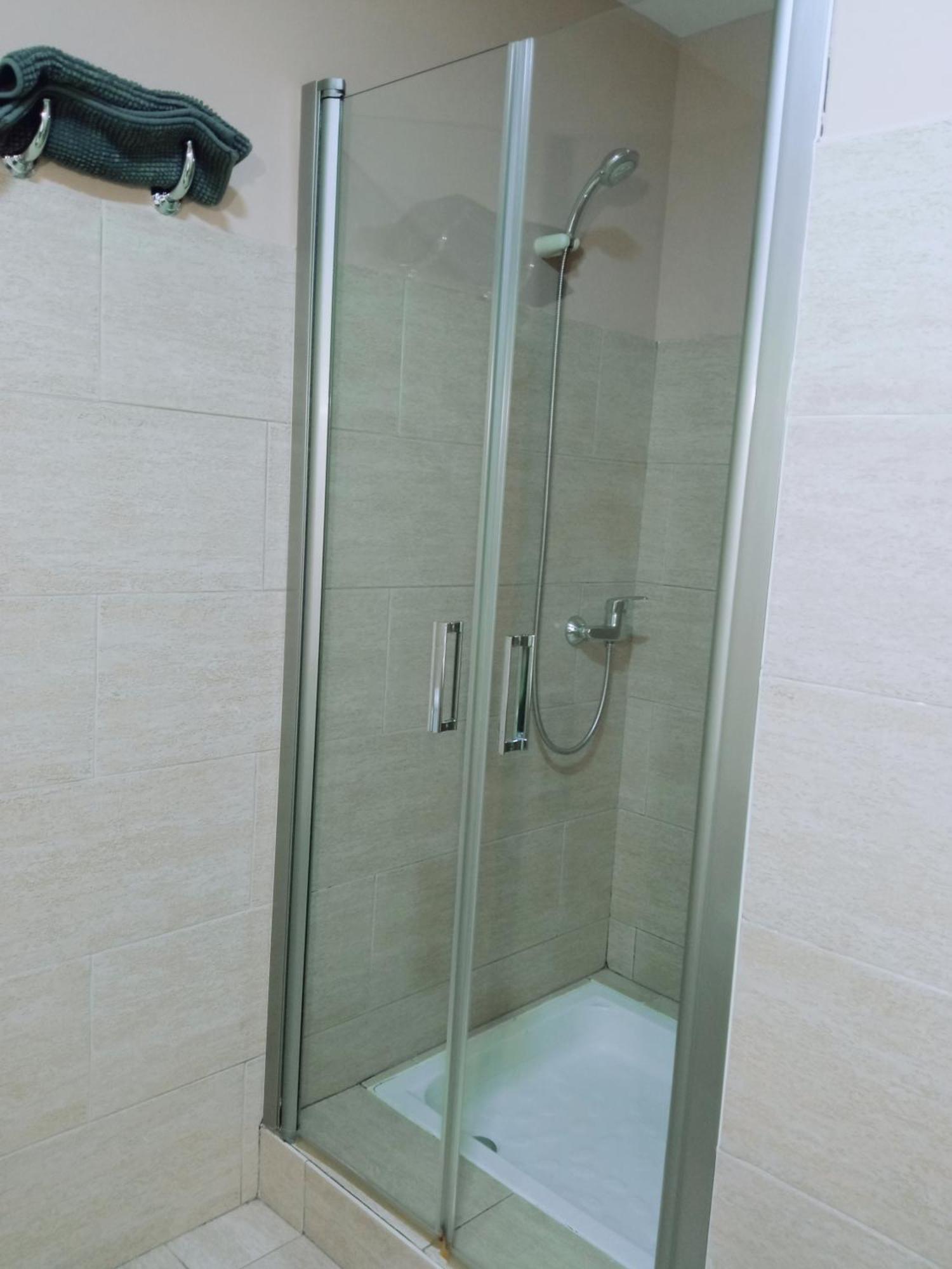 Apto La Almena 2 Junto A Plaza Mayor,2 Habitaciones,Parking Gratuito กาเซเรส ภายนอก รูปภาพ