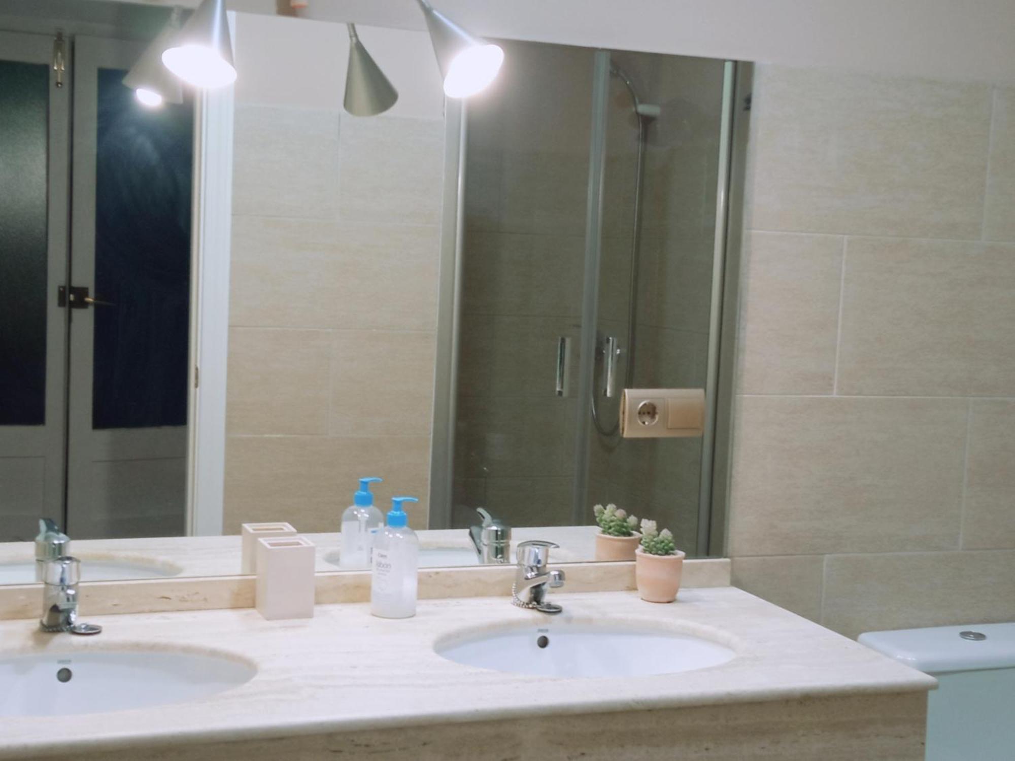 Apto La Almena 2 Junto A Plaza Mayor,2 Habitaciones,Parking Gratuito กาเซเรส ภายนอก รูปภาพ