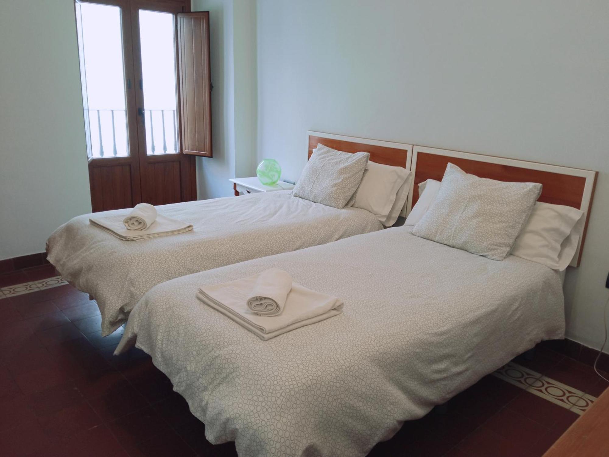 Apto La Almena 2 Junto A Plaza Mayor,2 Habitaciones,Parking Gratuito กาเซเรส ภายนอก รูปภาพ